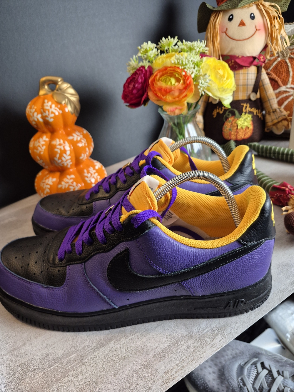 Air Force One! Lakers! Low-Top Men's Purple/Black with Yellow Lining.Size 13